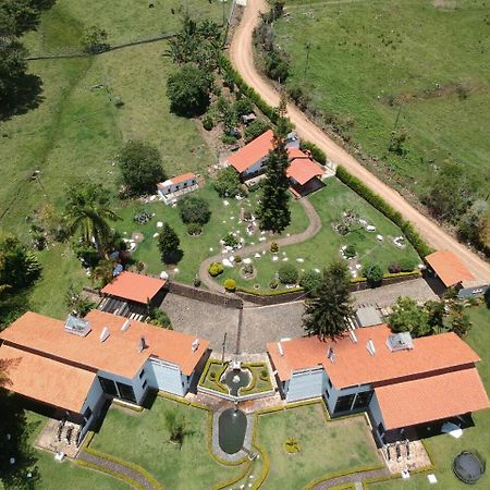 Hotel Maca Lago Calima Buitenkant foto